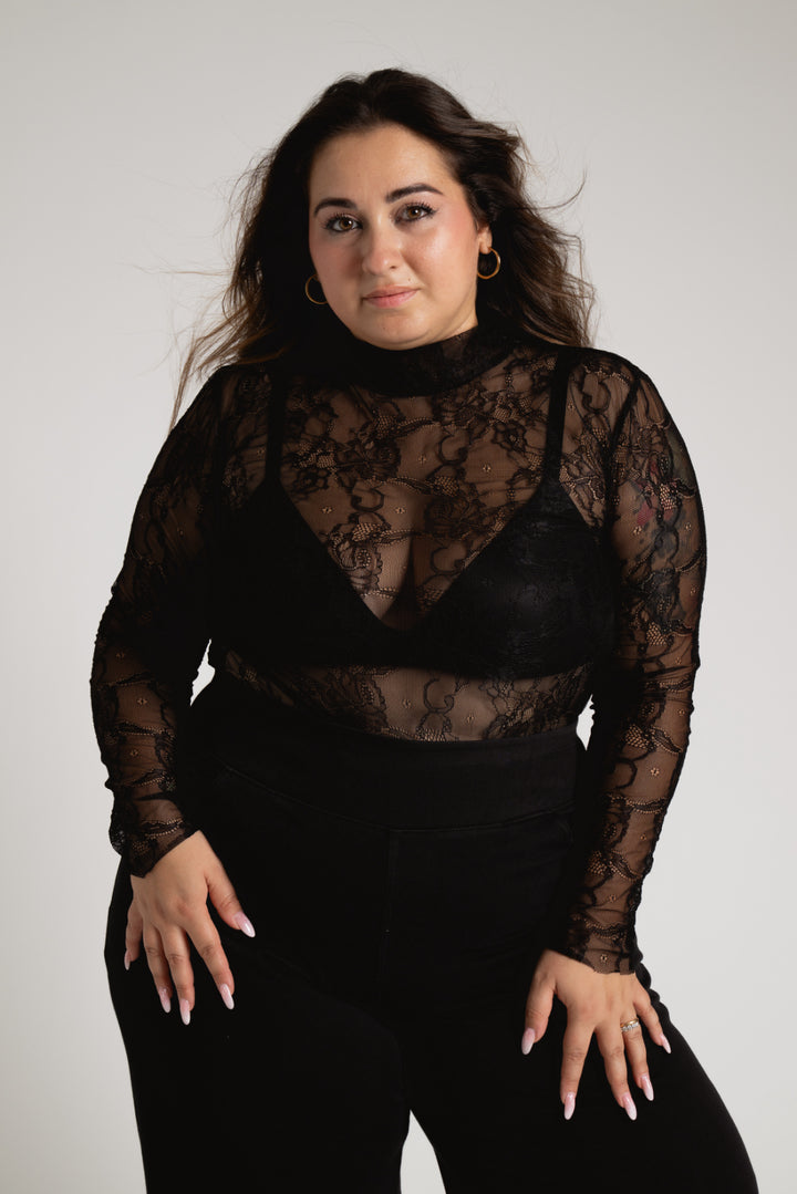 Maglia in pizzo trasparente